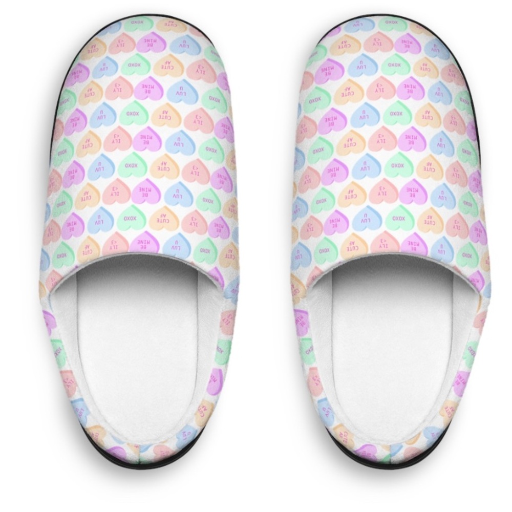 Women’s indoor slippers with Valentine hearts design